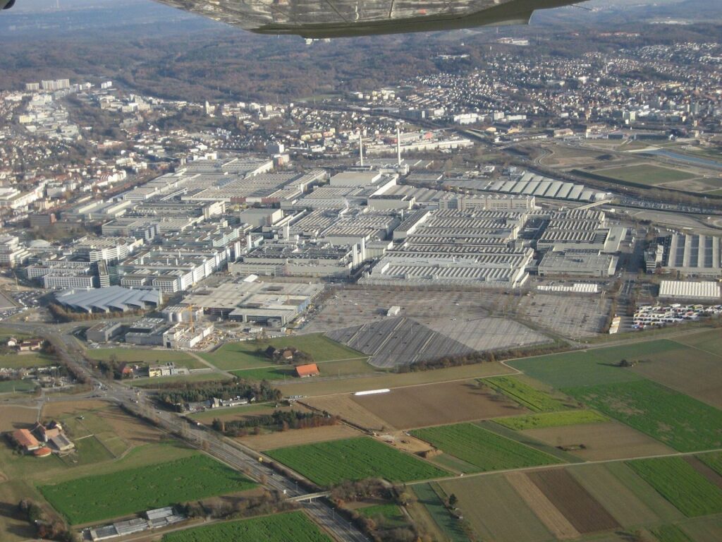Εργοστάσιο της Mercedes-Benz στην ευρύτερη περιοχή της Στουτγάρδης.
